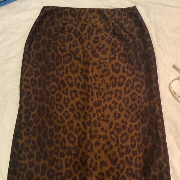 Club Monaco tafetta leopard print skirt - Picture 10 of 10